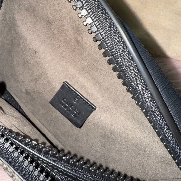 GUCCI 
GG Supreme Monogram Belt Bag - Picture 3 of 8